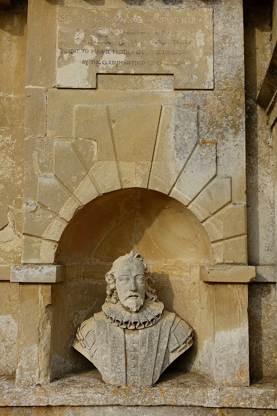 Sir_Francis_Bacon_Lord_Bacon-_Temple_of_British_Worthies,_Stowe_-_Buckinghamshire,_England